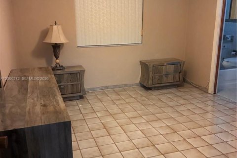 Villa ou maison à vendre à Miami, Floride: 3 chambres, 148.27 m2 № 2070956 - photo 9
