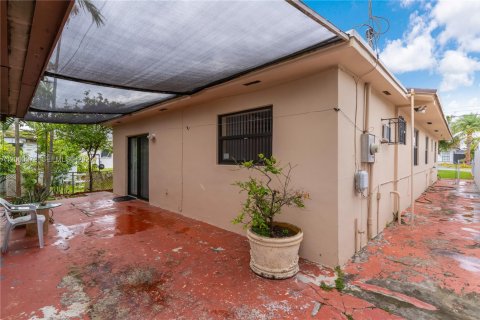 Villa ou maison à vendre à Miami, Floride: 3 chambres, 148.27 m2 № 2070956 - photo 23