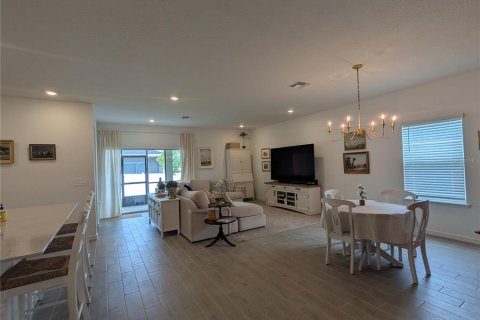 Villa ou maison à louer à Alachua, Floride: 4 chambres, 180.88 m2 № 2156015 - photo 2