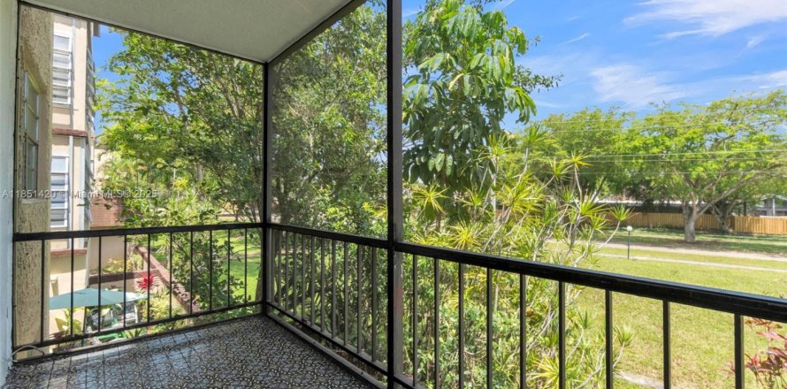 Condominio en Plantation, Florida, 2 dormitorios  № 1857437
