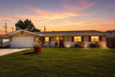 Casa en South Daytona, Florida 3 dormitorios, 108.88 m2 № 2139701