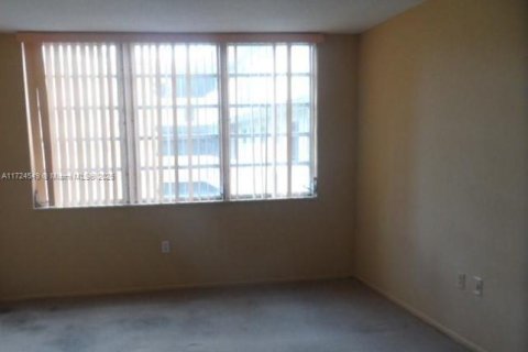 Condominio en venta en Miami, Florida, 1 dormitorio, 84.45 m2 № 1867639 - foto 2