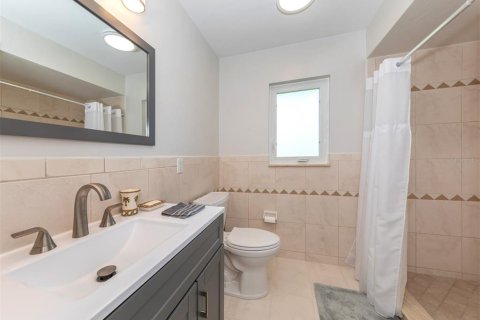 House in Port Charlotte, Florida 4 bedrooms, 180.42 sq.m. № 1883280 - photo 25