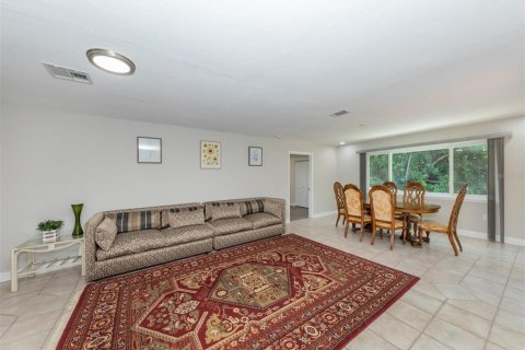 House in Port Charlotte, Florida 4 bedrooms, 180.42 sq.m. № 1883280 - photo 13