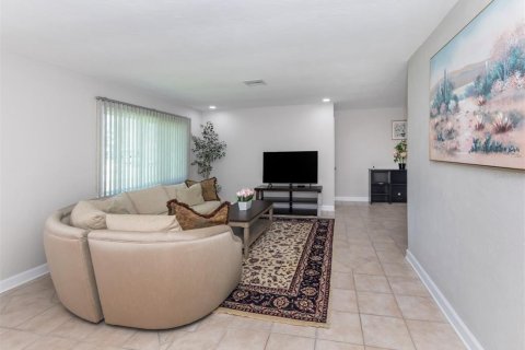 House in Port Charlotte, Florida 4 bedrooms, 180.42 sq.m. № 1883280 - photo 22