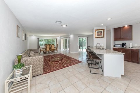 House in Port Charlotte, Florida 4 bedrooms, 180.42 sq.m. № 1883280 - photo 14
