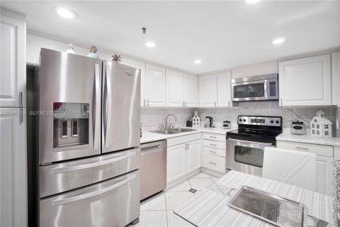 Copropriété à louer à Miami Beach, Floride: 2 chambres, 110.55 m2 № 2050740 - photo 22