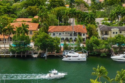 Casa en venta en Coral Gables, Florida, 6 dormitorios, 470.46 m2 № 1943565 - foto 1
