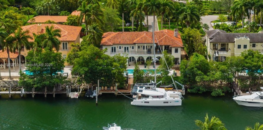 Casa en Coral Gables, Florida 6 dormitorios, 470.46 m2 № 1943565