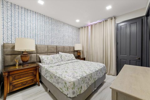 Casa en venta en Coral Gables, Florida, 6 dormitorios, 470.46 m2 № 1943565 - foto 21