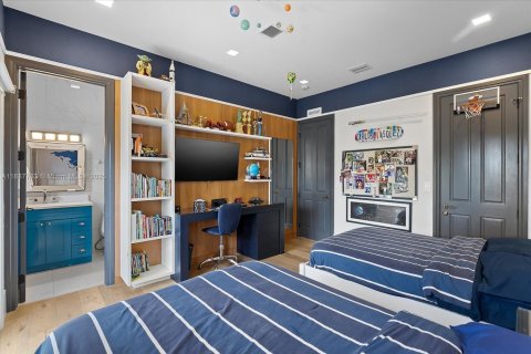 Casa en venta en Coral Gables, Florida, 6 dormitorios, 470.46 m2 № 1943565 - foto 14