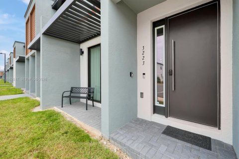 Touwnhouse à louer à Kissimmee, Floride: 3 chambres, 126.35 m2 № 2249833 - photo 2