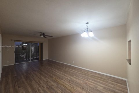 Condominio en alquiler en Tamarac, Florida, 2 dormitorios, 88.16 m2 № 1993814 - foto 7