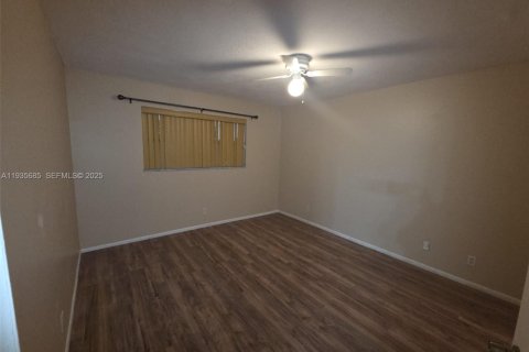 Condominio en alquiler en Tamarac, Florida, 2 dormitorios, 88.16 m2 № 1993814 - foto 9