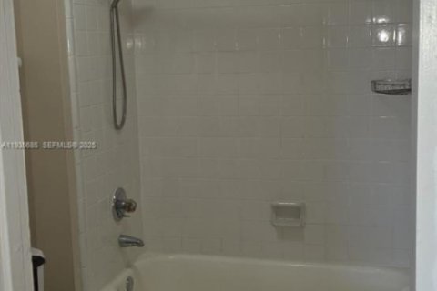 Copropriété à louer à Tamarac, Floride: 2 chambres, 88.16 m2 № 1993814 - photo 16