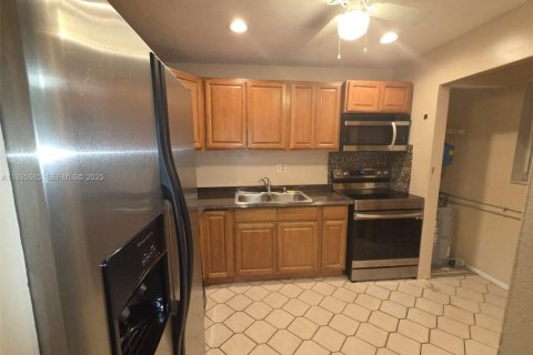 Condominio en alquiler en Tamarac, Florida, 2 dormitorios, 88.16 m2 № 1993814 - foto 1