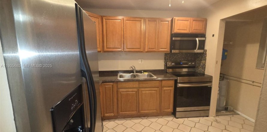 Condominio en Tamarac, Florida, 2 dormitorios  № 1993814