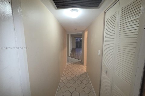 Condominio en alquiler en Tamarac, Florida, 2 dormitorios, 88.16 m2 № 1993814 - foto 5