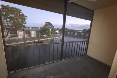 Copropriété à louer à Tamarac, Floride: 2 chambres, 88.16 m2 № 1993814 - photo 18