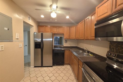 Condominio en alquiler en Tamarac, Florida, 2 dormitorios, 88.16 m2 № 1993814 - foto 2