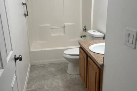 House in Okeechobee, Florida 3 bedrooms, 178.84 sq.m. № 2224851 - photo 3