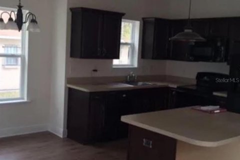 Villa ou maison à louer à Tampa, Floride: 3 chambres, 146.79 m2 № 1686612 - photo 4