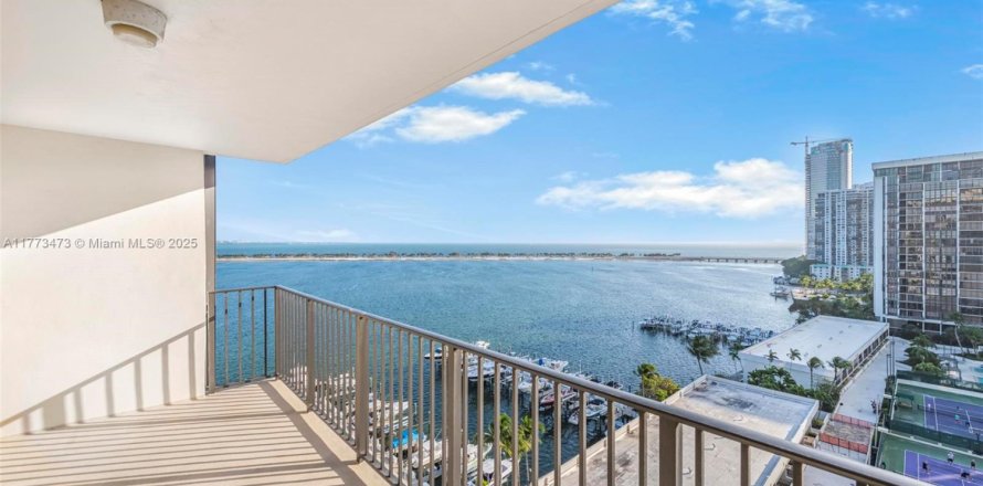 Condominio en Miami, Florida, 1 dormitorio № 1693147