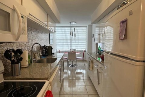 Condo in Sunny Isles Beach, Florida, 2 bedrooms  № 1711096 - photo 5