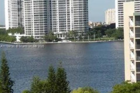Condo in Sunny Isles Beach, Florida, 2 bedrooms  № 1711096 - photo 6