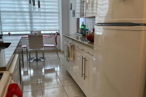Condo in Sunny Isles Beach, Florida, 2 bedrooms  № 1711096 - photo 3