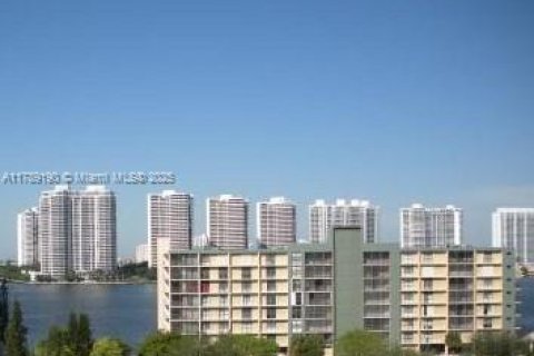 Condo in Sunny Isles Beach, Florida, 2 bedrooms  № 1711096 - photo 7