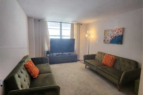 Condo in Sunny Isles Beach, Florida, 2 bedrooms  № 1711096 - photo 18
