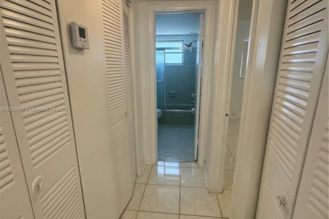 Copropriété à louer à Hollywood, Floride: 1 chambre, 53.14 m2 № 1963173 - photo 12