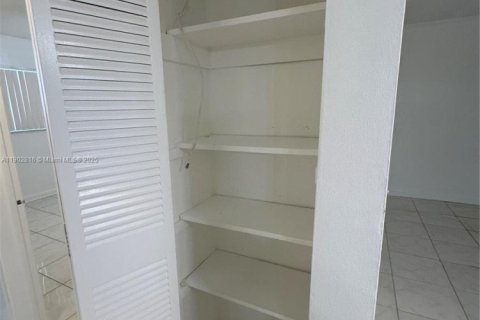 Copropriété à louer à Hollywood, Floride: 1 chambre, 53.14 m2 № 1963173 - photo 11