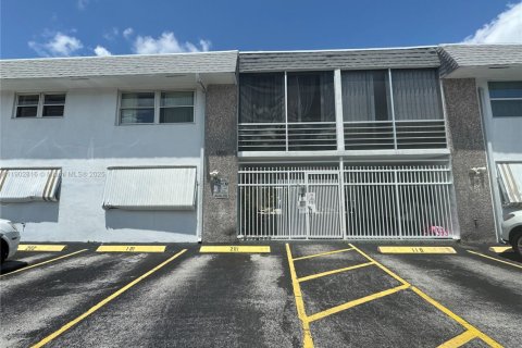 Copropriété à louer à Hollywood, Floride: 1 chambre, 53.14 m2 № 1963173 - photo 1