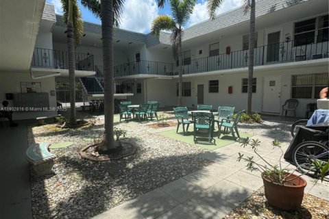 Copropriété à louer à Hollywood, Floride: 1 chambre, 53.14 m2 № 1963173 - photo 3