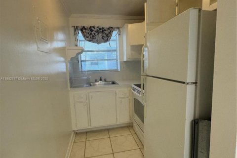 Copropriété à louer à Hollywood, Floride: 1 chambre, 53.14 m2 № 1963173 - photo 5