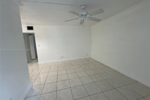 Copropriété à louer à Hollywood, Floride: 1 chambre, 53.14 m2 № 1963173 - photo 4