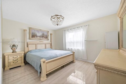 Casa en venta en Hollywood, Florida, 4 dormitorios, 128.67 m2 № 2305354 - foto 11