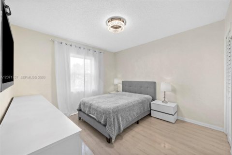 Casa en venta en Hollywood, Florida, 4 dormitorios, 128.67 m2 № 2305354 - foto 13