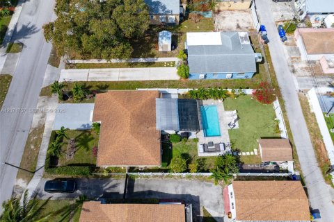 Casa en venta en Hollywood, Florida, 4 dormitorios, 128.67 m2 № 2305354 - foto 24