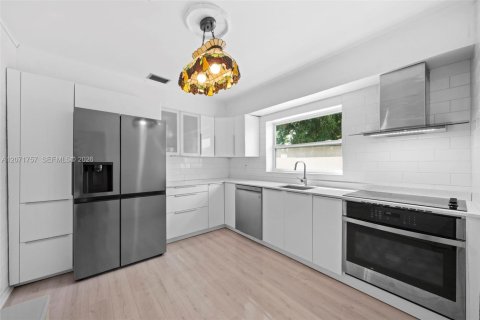 Casa en venta en Hollywood, Florida, 4 dormitorios, 128.67 m2 № 2305354 - foto 9