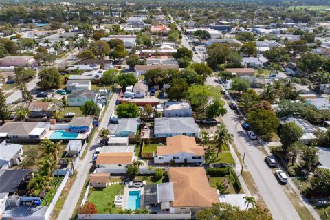 Casa en venta en Hollywood, Florida, 4 dormitorios, 128.67 m2 № 2305354 - foto 28