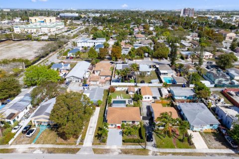 Casa en venta en Hollywood, Florida, 4 dormitorios, 128.67 m2 № 2305354 - foto 27