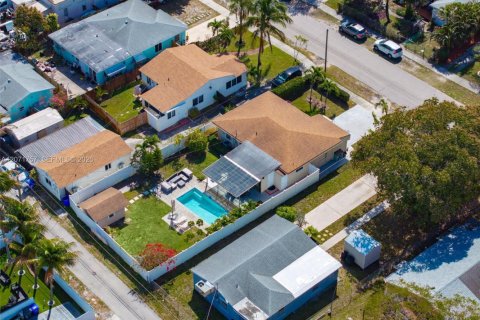 Casa en venta en Hollywood, Florida, 4 dormitorios, 128.67 m2 № 2305354 - foto 26