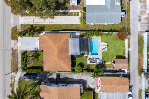Casa en venta en Hollywood, Florida, 4 dormitorios, 128.67 m2 № 2305354 - foto 22