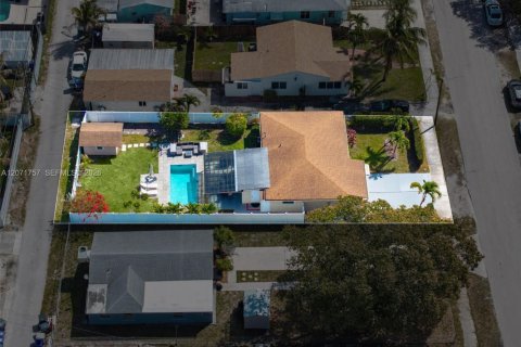 Casa en Hollywood, Florida 4 dormitorios, 128.67 m2 № 2305354