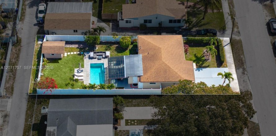 Casa en Hollywood, Florida 4 dormitorios, 128.67 m2 № 2305354