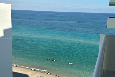 Copropriété à louer à Hollywood, Floride: 2 chambres, 83.24 m2 № 1985469 - photo 1