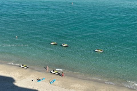 Copropriété à louer à Hollywood, Floride: 2 chambres, 83.24 m2 № 1985469 - photo 2